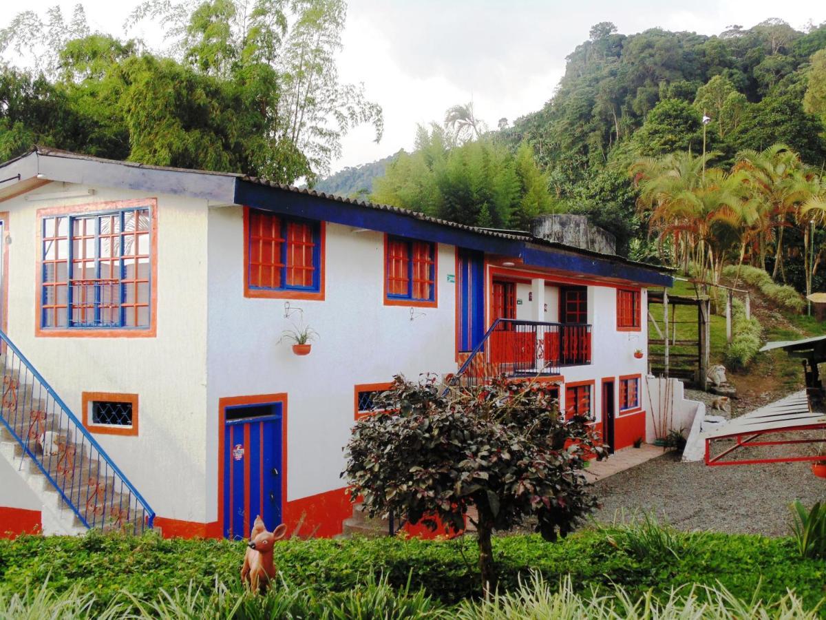 Finca Turistica Santa Clara Hostel Calarca Exterior photo